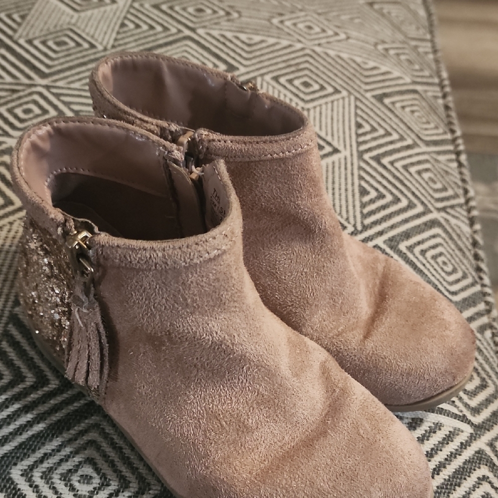 Stylish Tan Kids Boots with Glitter Detail